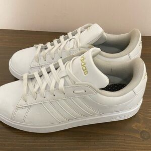 Grand Court 2.0 Adidas Womens 7.5   White & gold